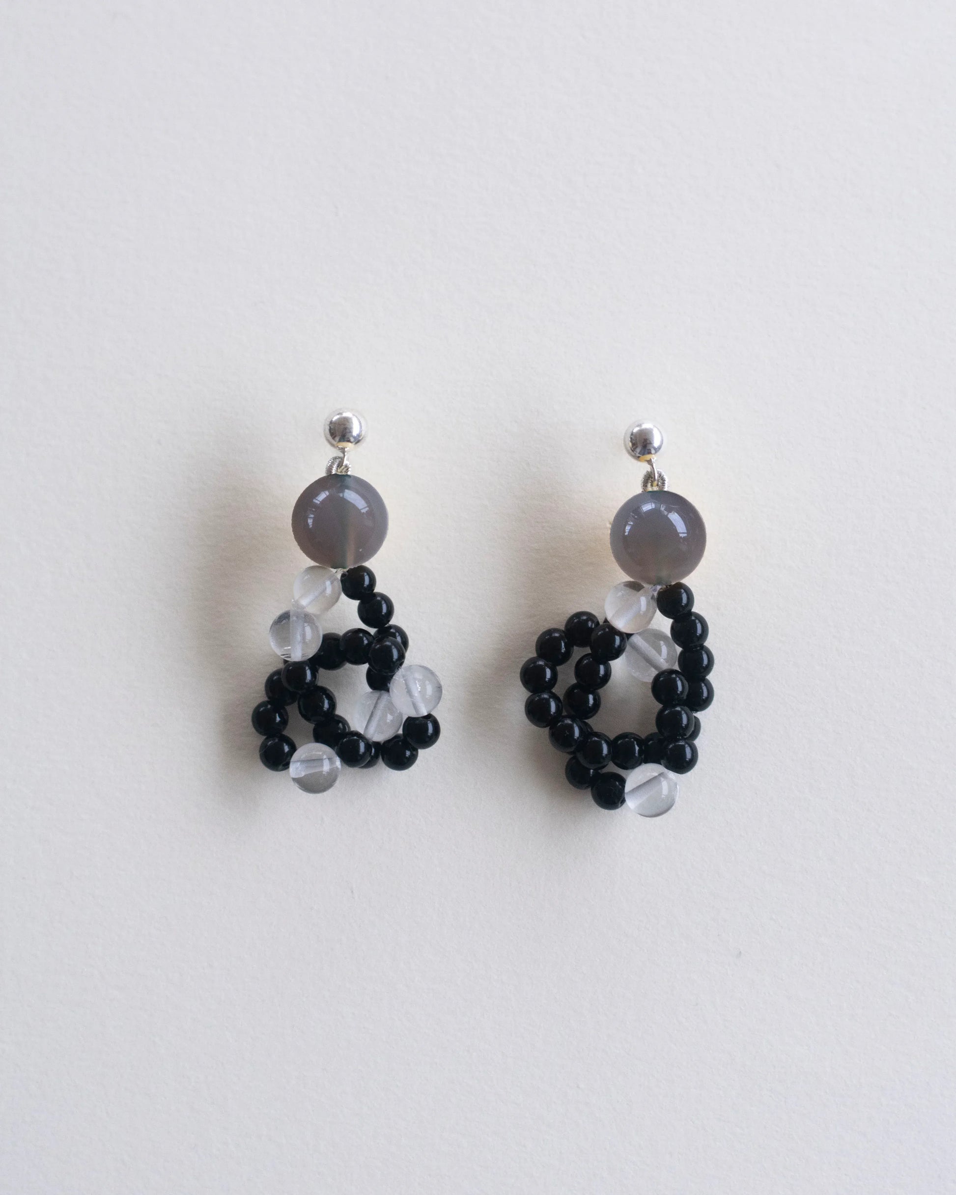 C -ET- C CIRCUIT 002 - Grey Agate / Onyx / Crystal Quartz Beaded Earrings