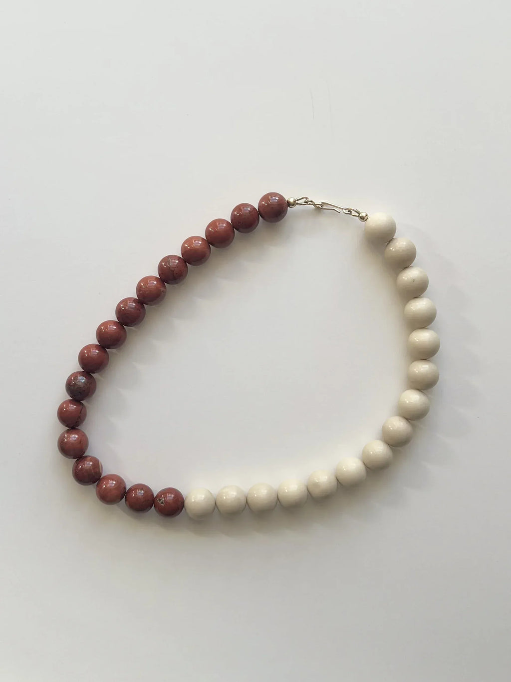 C -ET- C Delphi 007 - Red Jasper & Ivory Jade Beaded Necklace