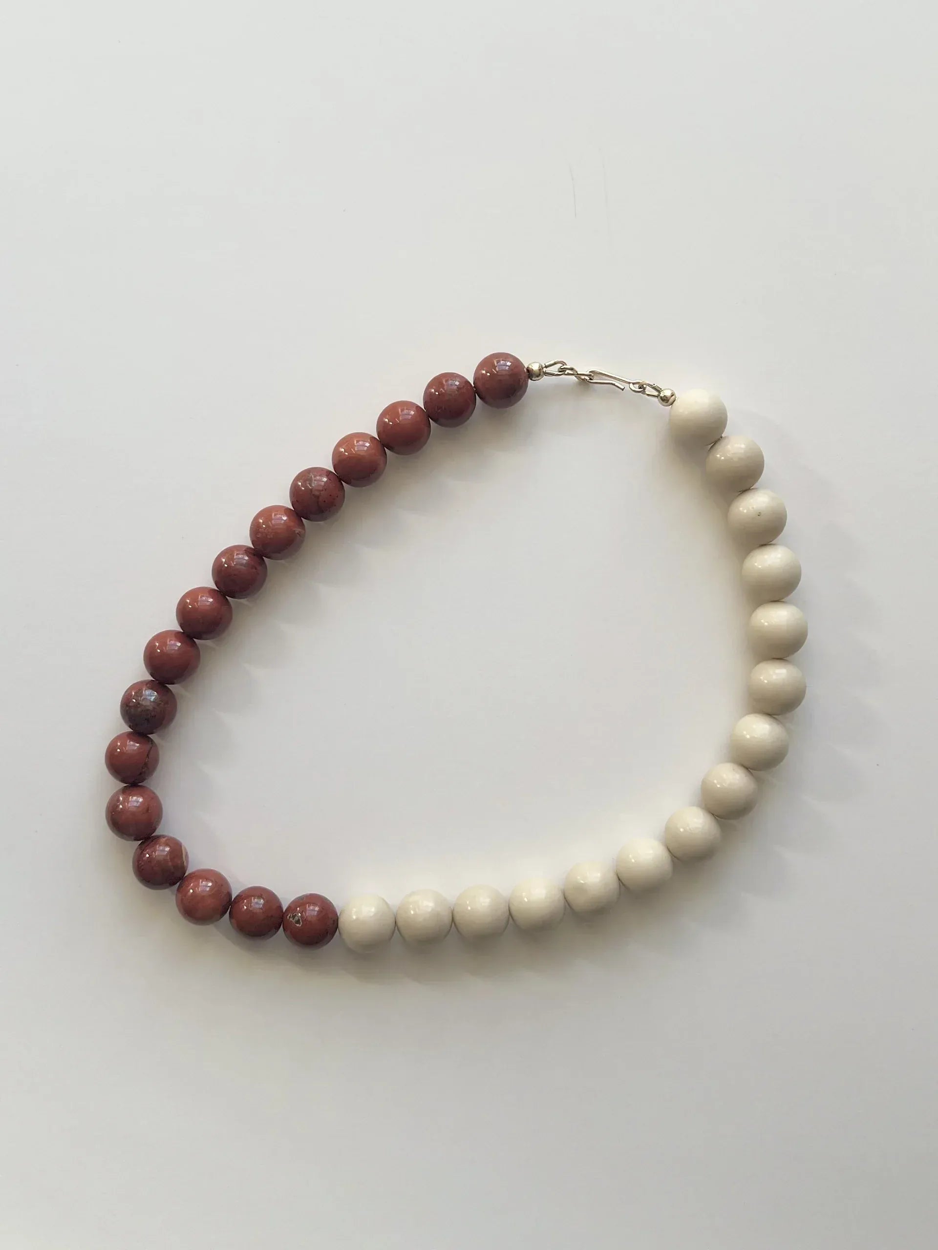 C -ET- C Delphi 007 - Red Jasper & Ivory Jade Beaded Necklace