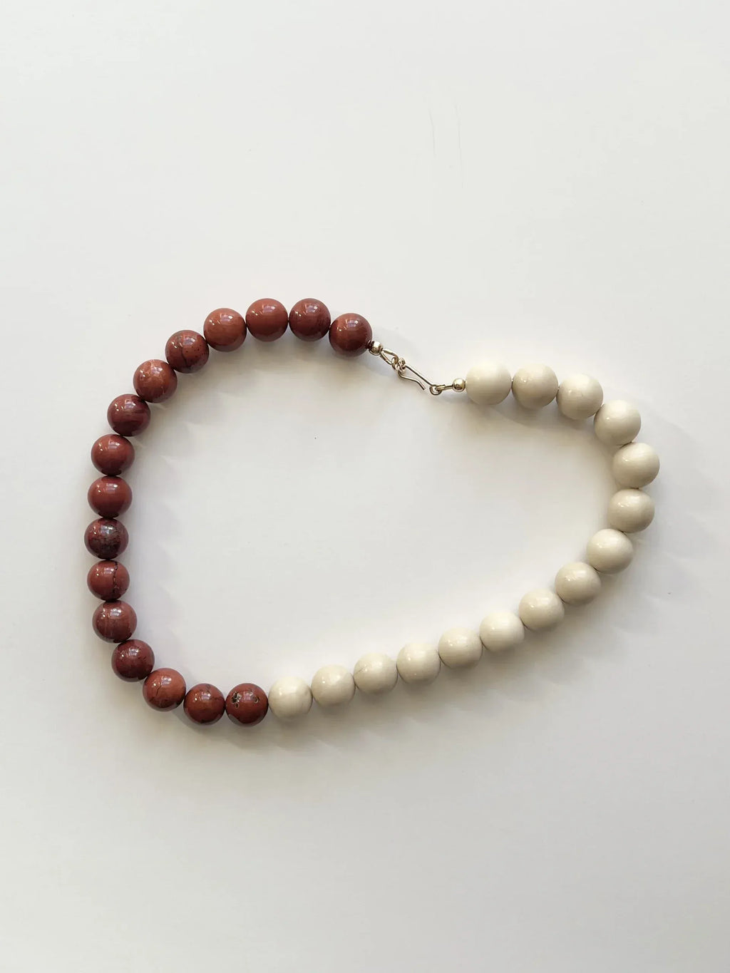C -ET- C Delphi 007 - Red Jasper & Ivory Jade Beaded Necklace