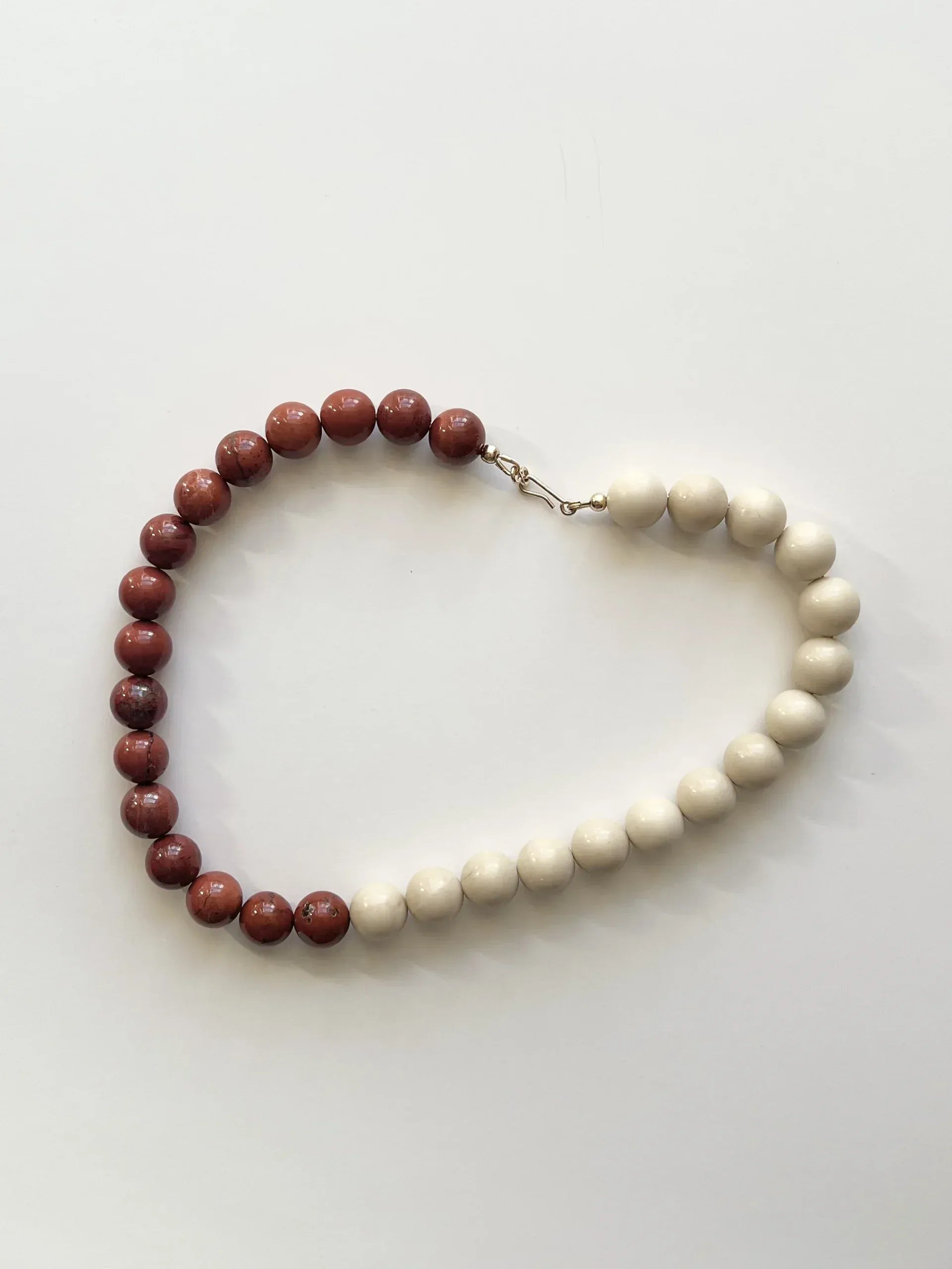 C -ET- C Delphi 007 - Red Jasper & Ivory Jade Beaded Necklace