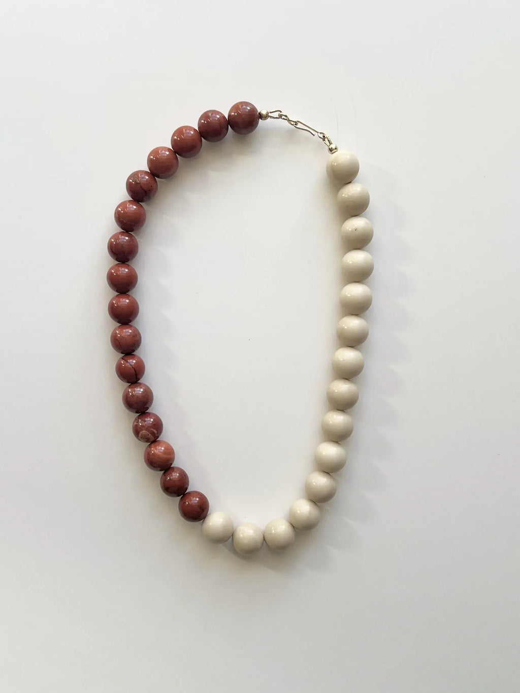 C -ET- C Delphi 007 - Red Jasper & Ivory Jade Beaded Necklace