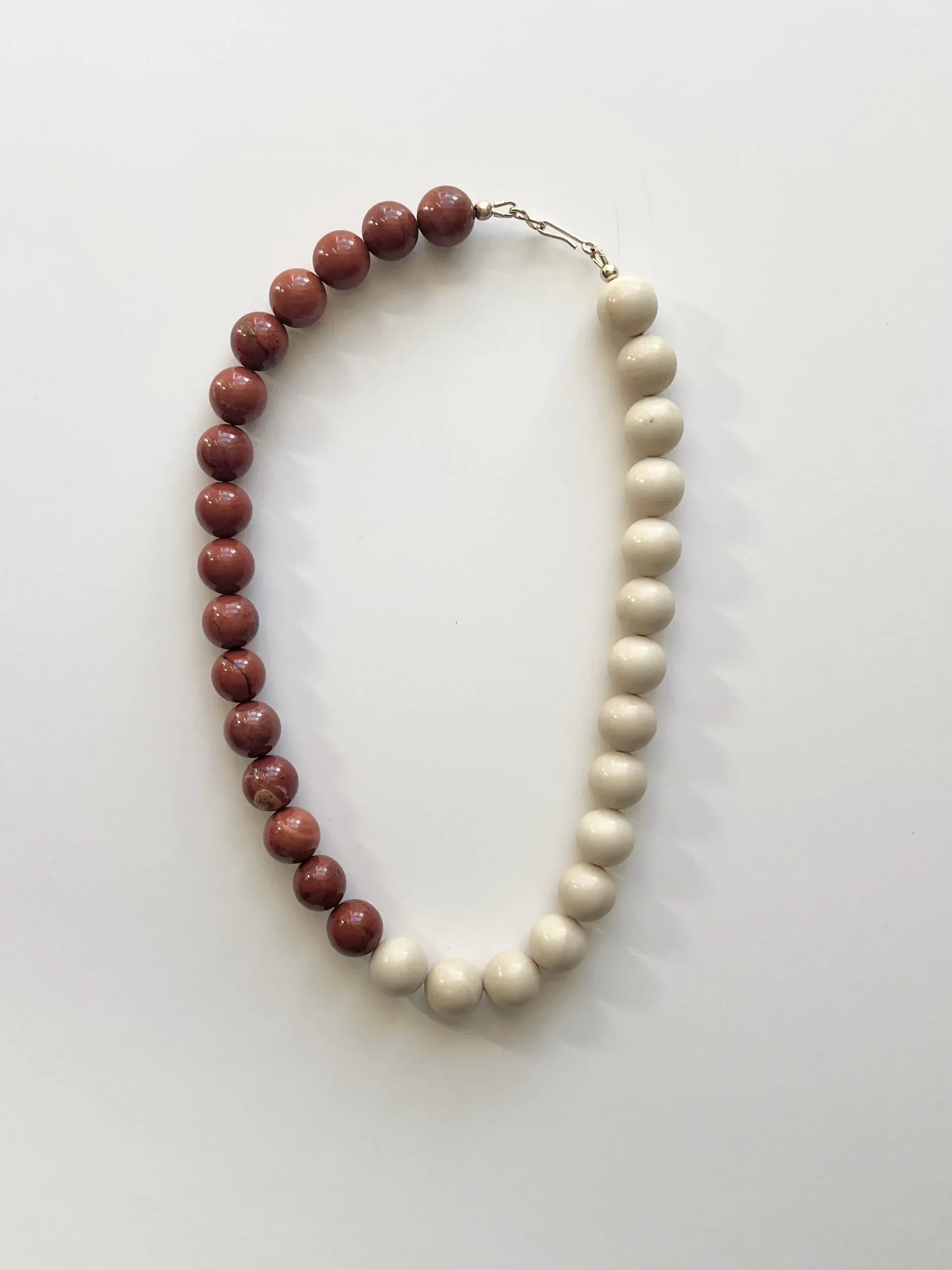 C -ET- C Delphi 007 - Red Jasper & Ivory Jade Beaded Necklace