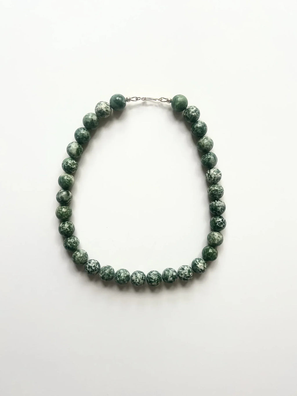C -ET- C Delphi 010 - Dalmation Green Spot Beaded Necklace