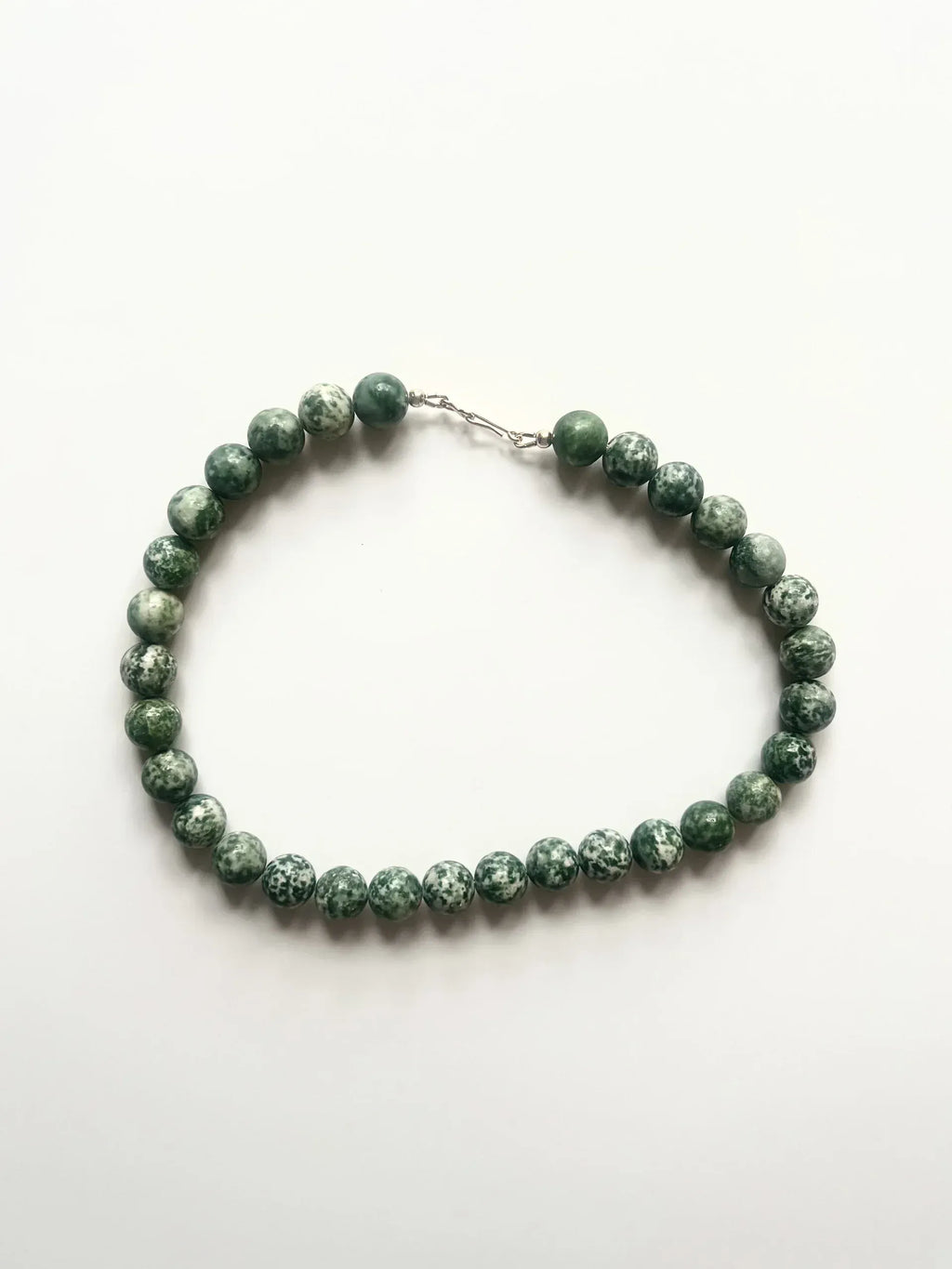 C -ET- C Delphi 010 - Dalmation Green Spot Beaded Necklace