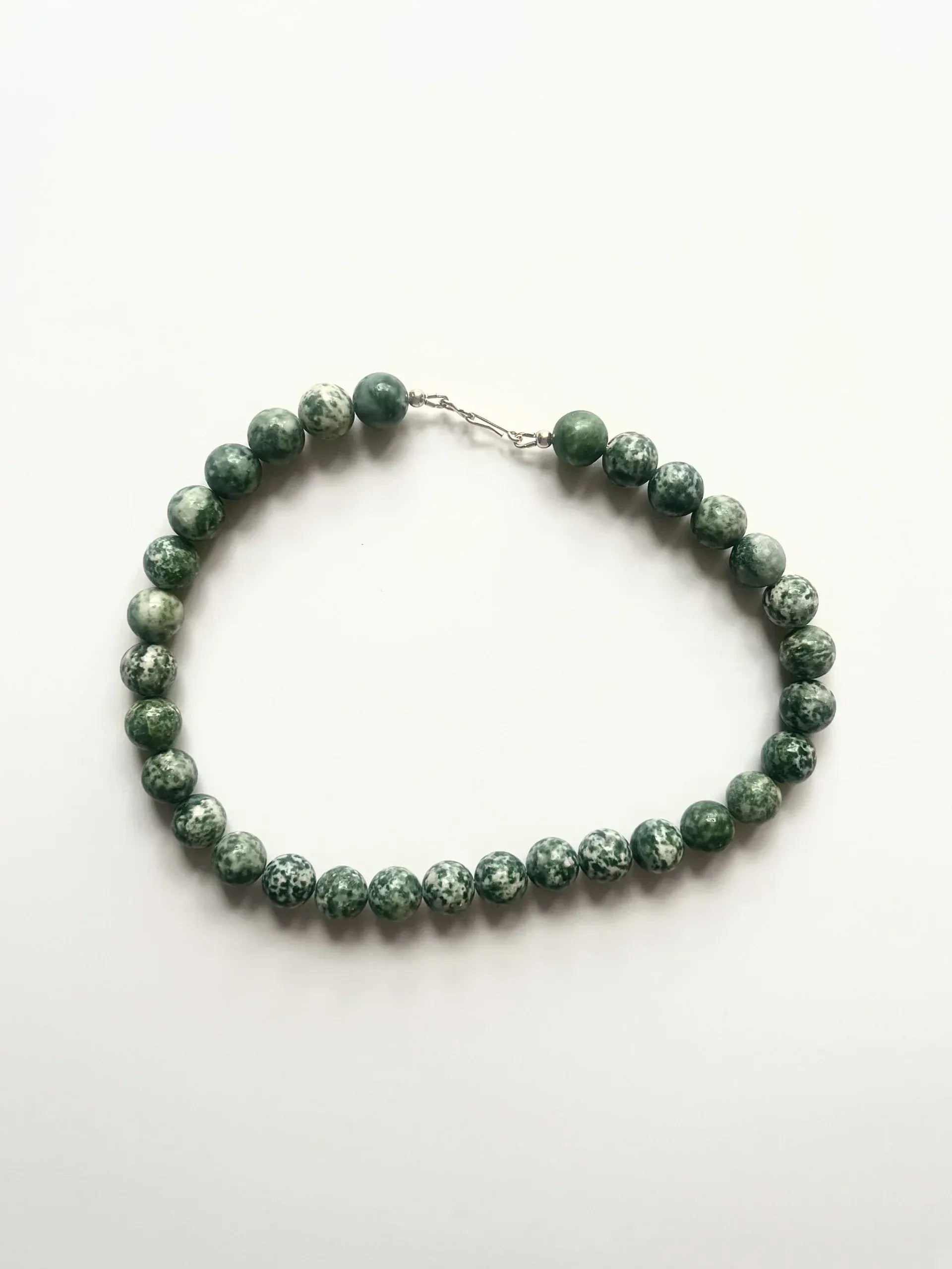 C -ET- C Delphi 010 - Dalmation Green Spot Beaded Necklace