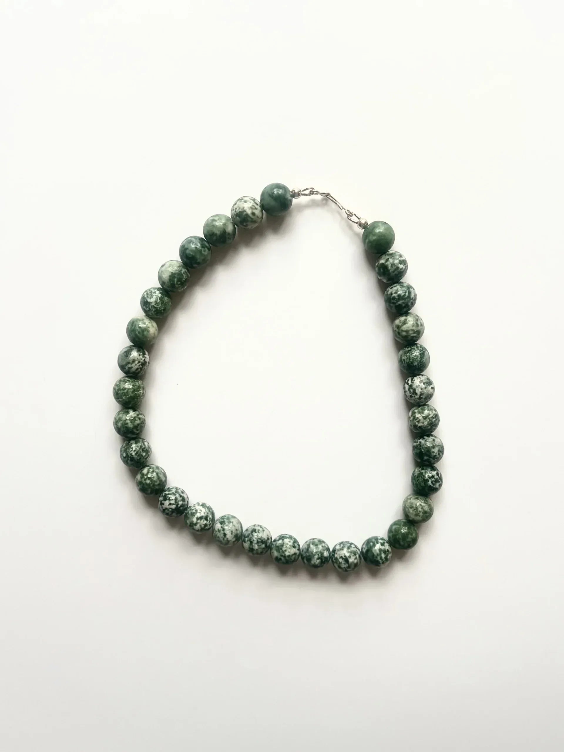 C -ET- C Delphi 010 - Dalmation Green Spot Beaded Necklace