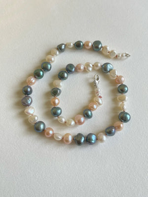 C -ET- C Hand Strung Pearl Necklace