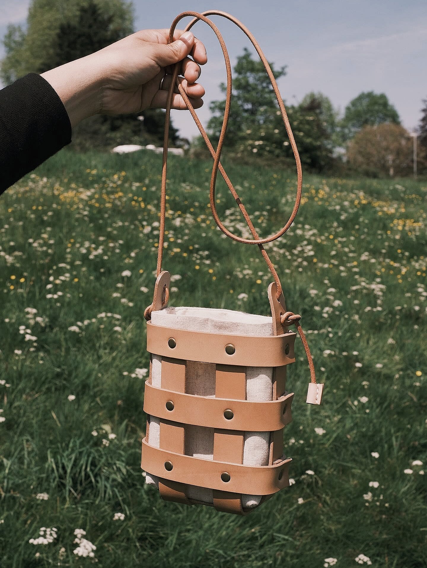 C -ET- C HANDBAG Leather Basket Bag in Natural
