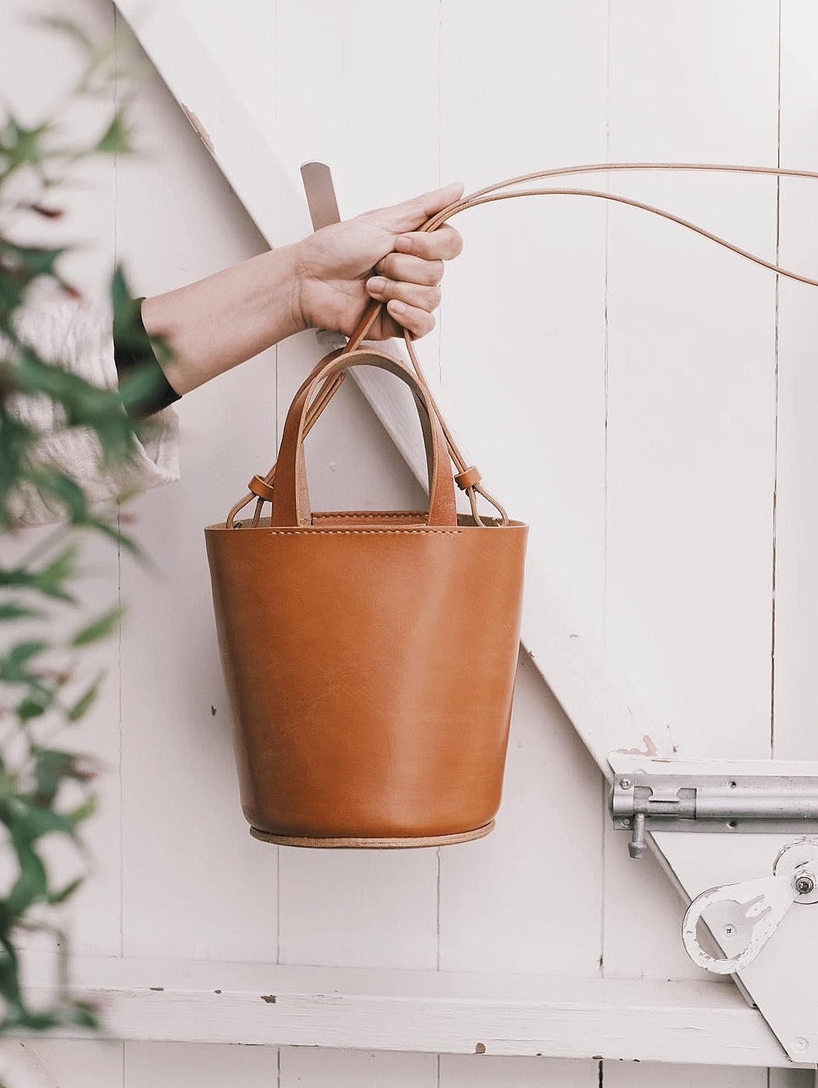 C -ET- C HANDBAG Leather Bucket Bag