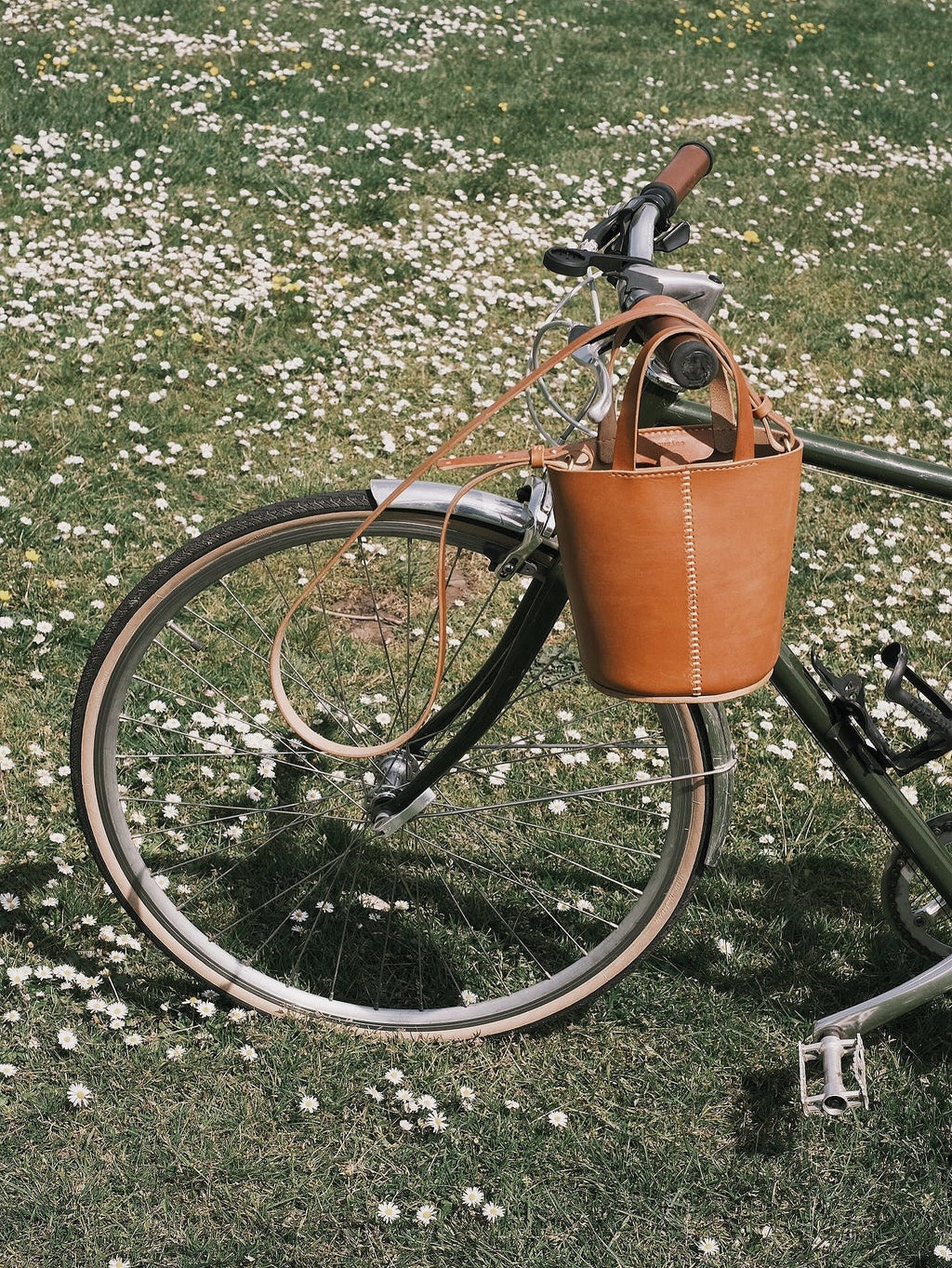 C -ET- C HANDBAG Leather Bucket Bag