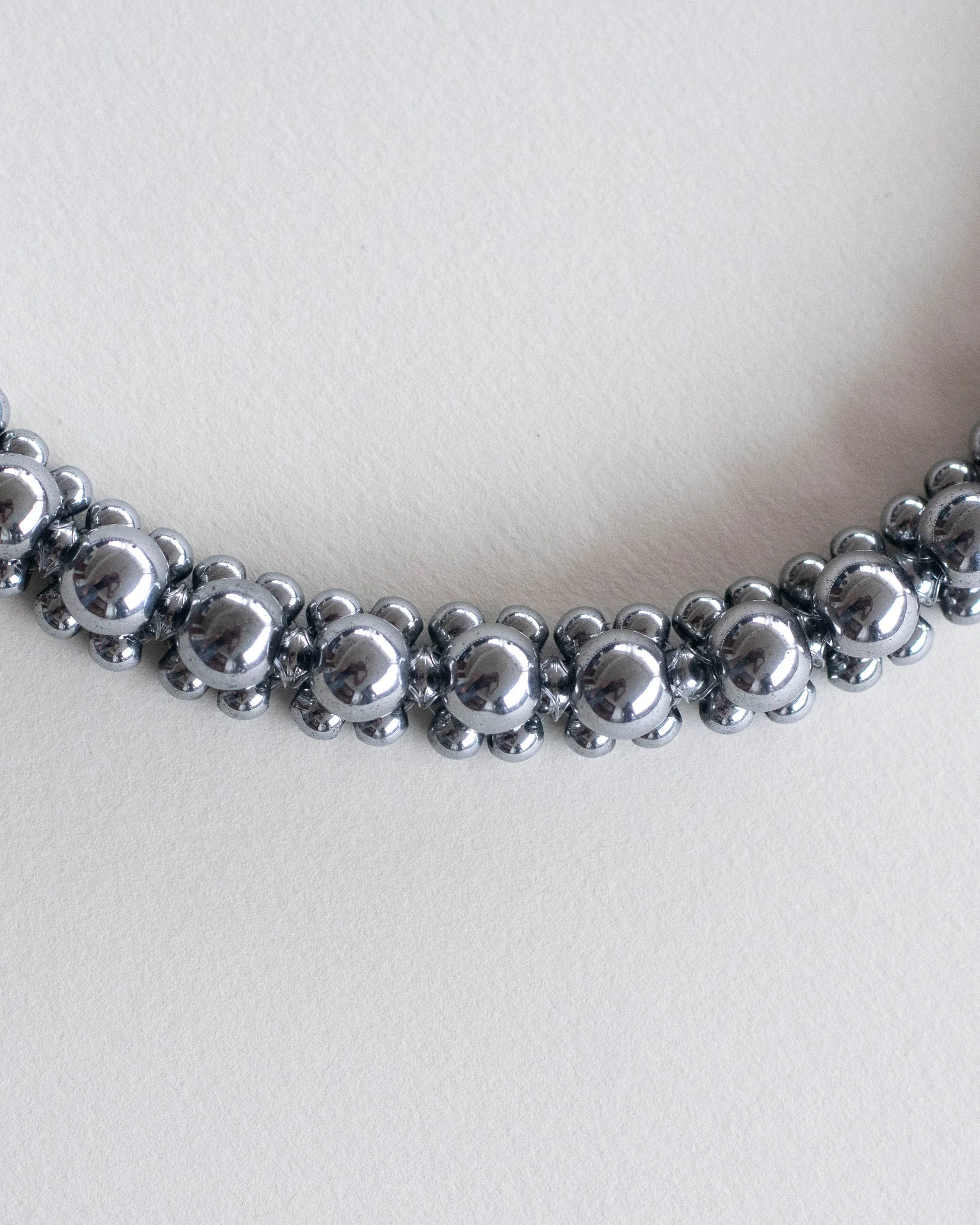 C -ET- C STRUNG D002 Mini - Hematite Necklace