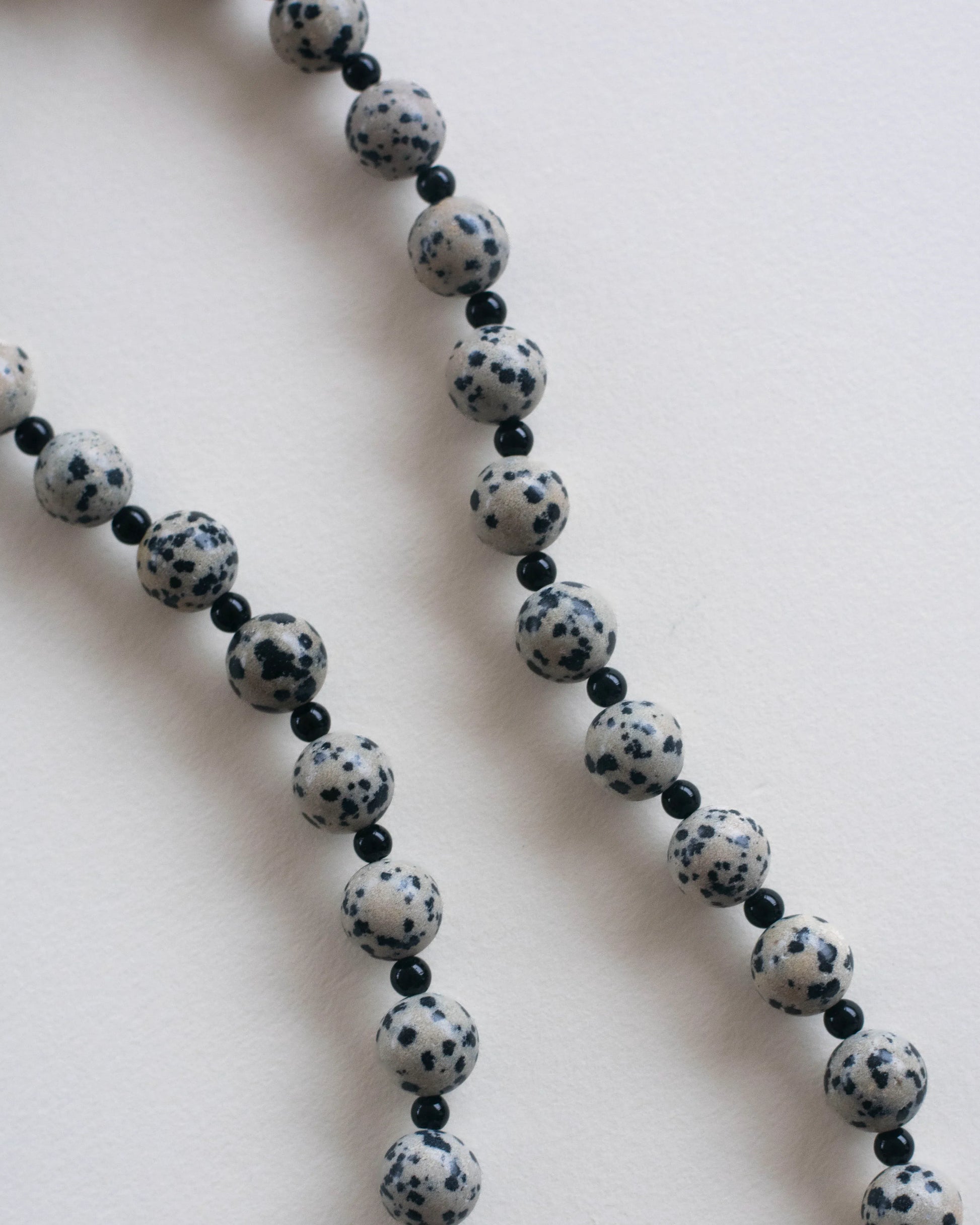 C -ET- C TERRA001 - Dalmatian Jasper / Onyx Necklace