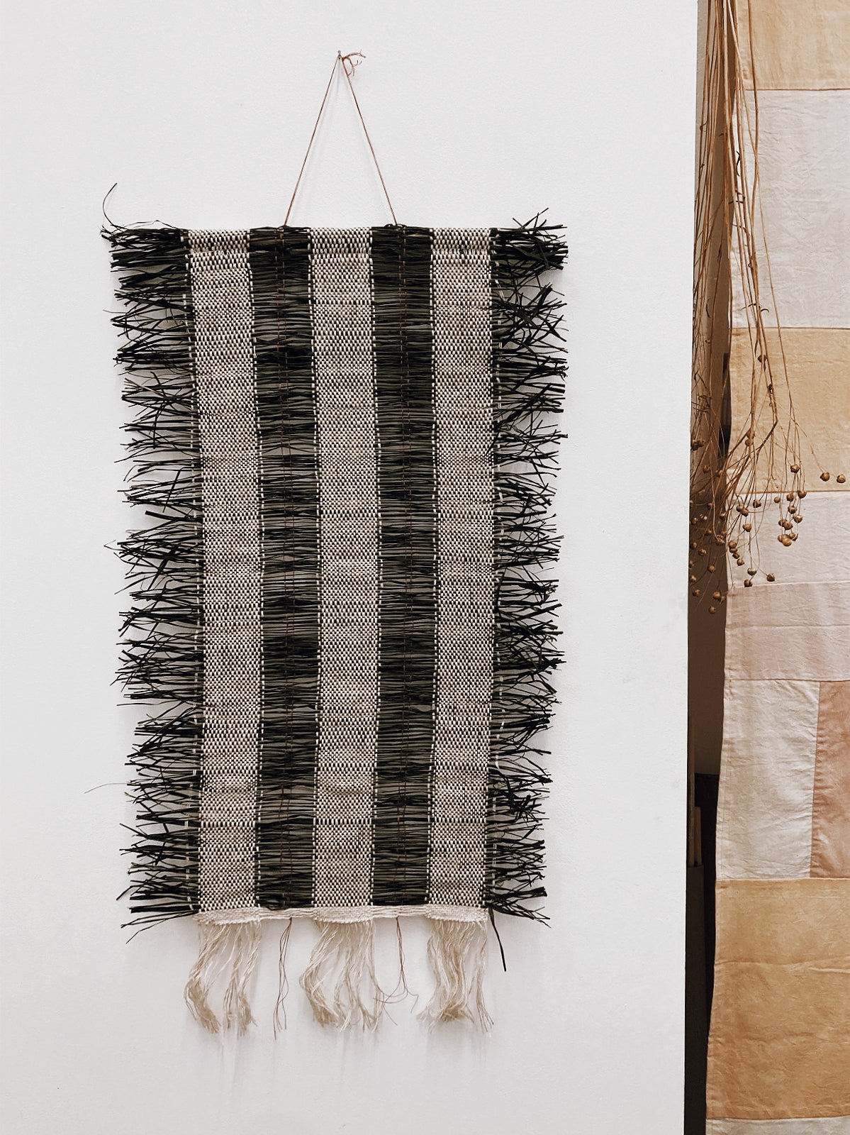 C -ET- C Untitled Raffia