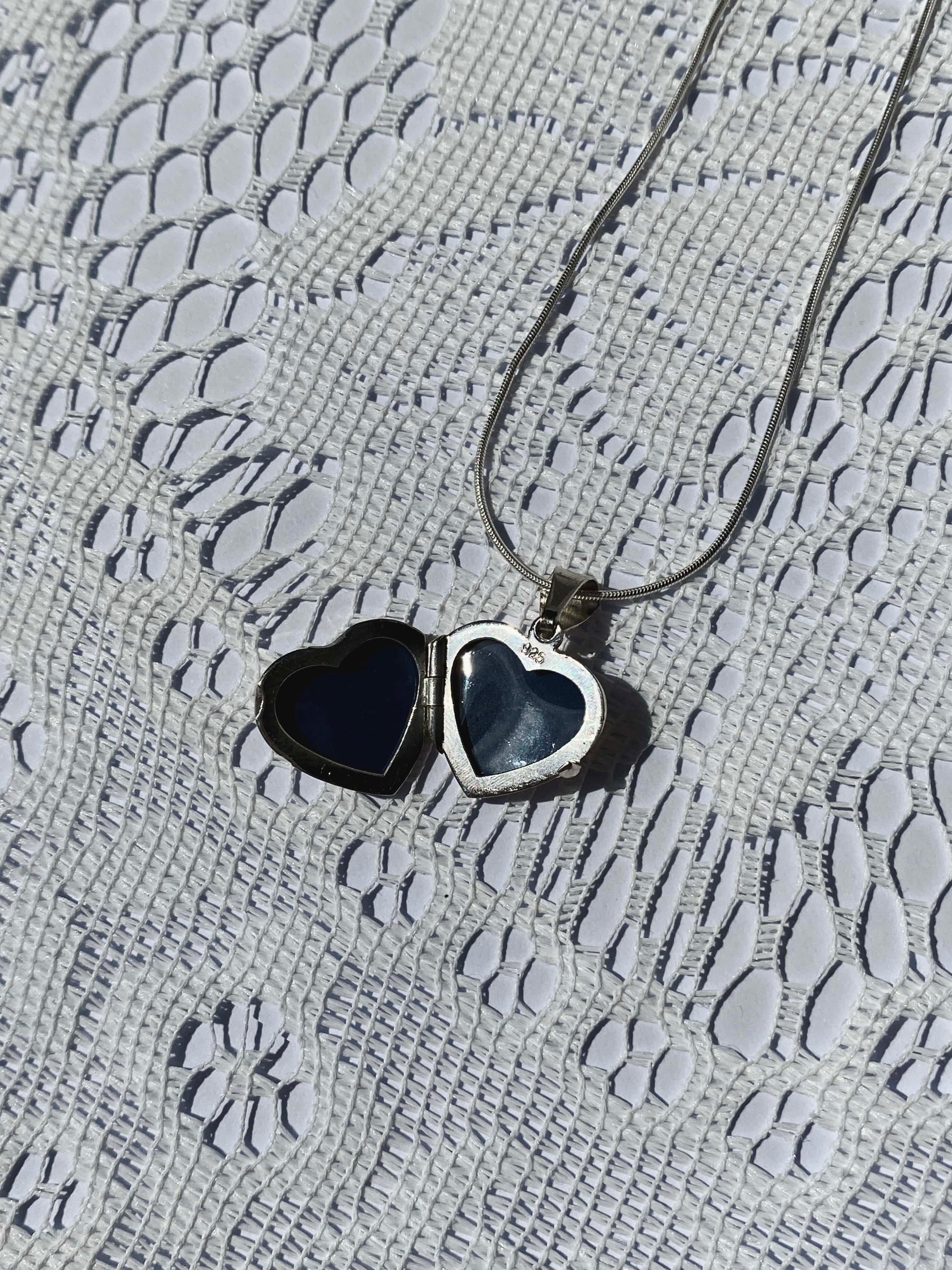 COUPER -ET- COUDRE Necklace Omen #5- Pendant Heart Locket Necklace