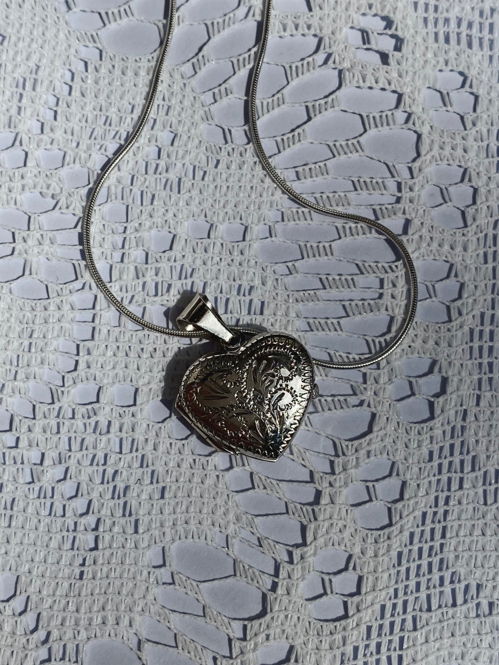 COUPER -ET- COUDRE Necklace Omen #5- Pendant Heart Locket Necklace