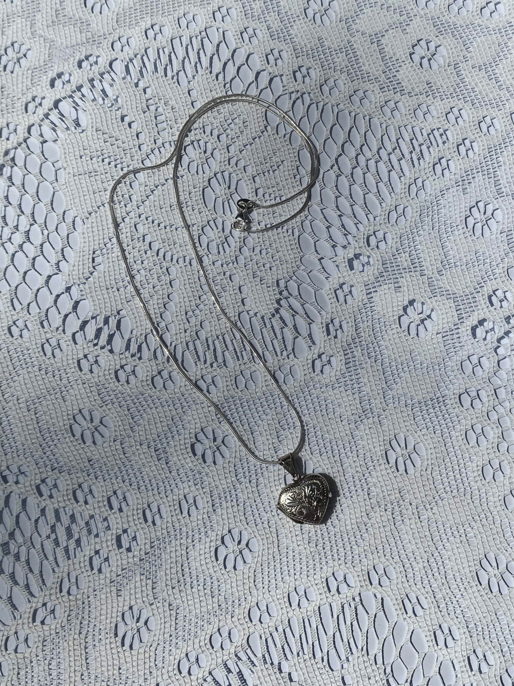 COUPER -ET- COUDRE Necklace Omen #5- Pendant Heart Locket Necklace