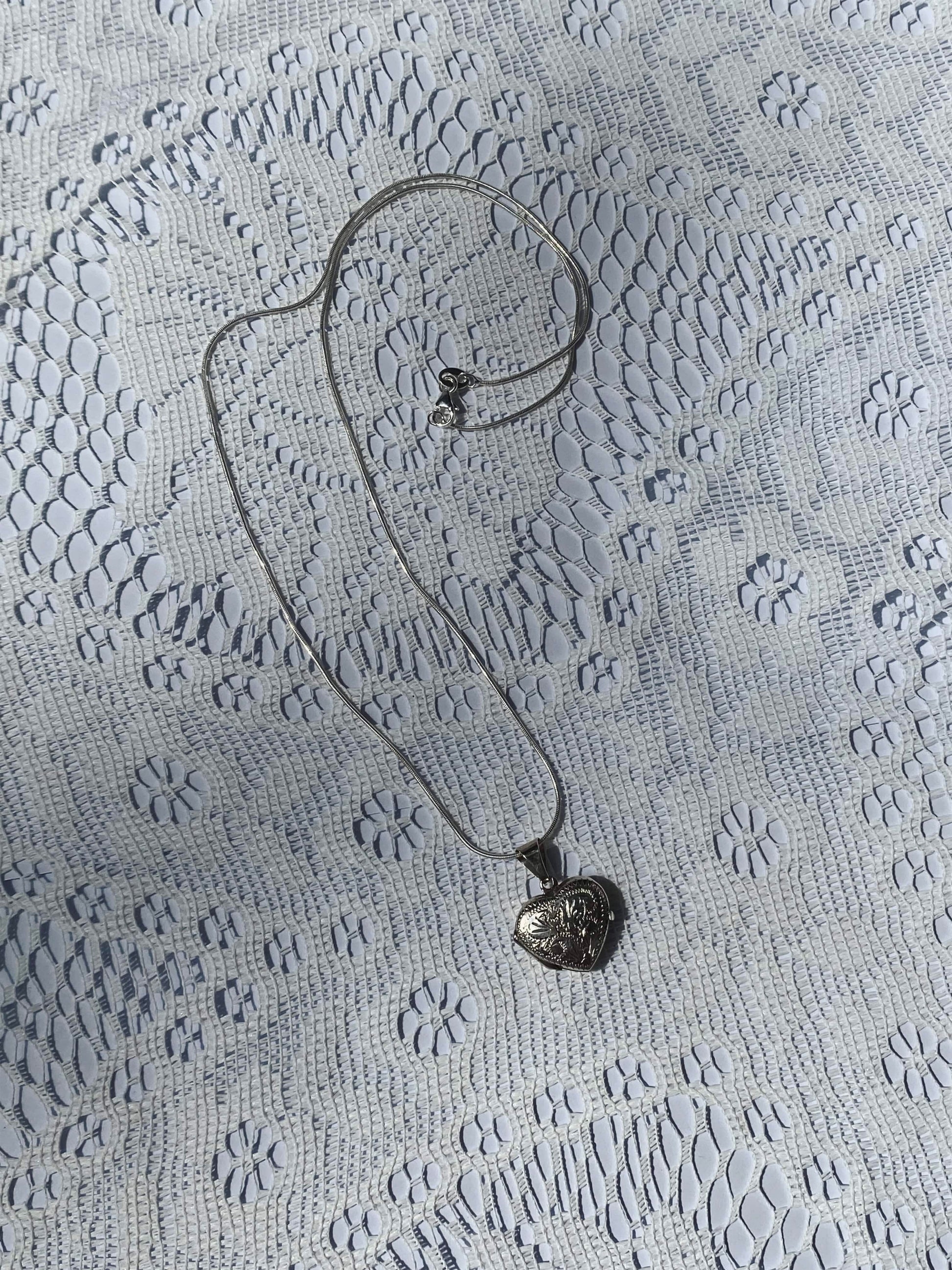COUPER -ET- COUDRE Necklace Omen #5- Pendant Heart Locket Necklace