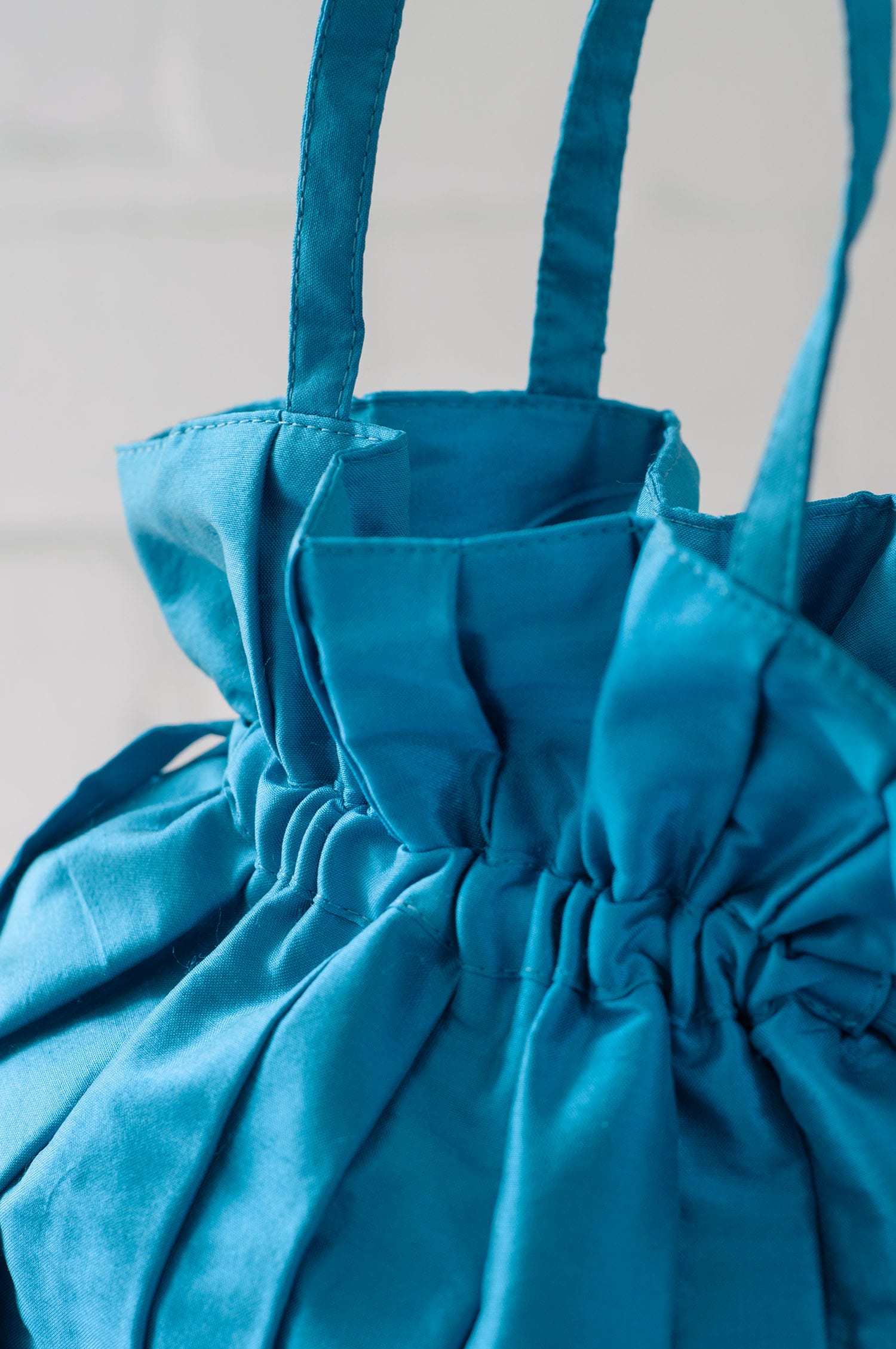 Dollis Goods Drawstring bag Occasion Bag in Aqua Blue