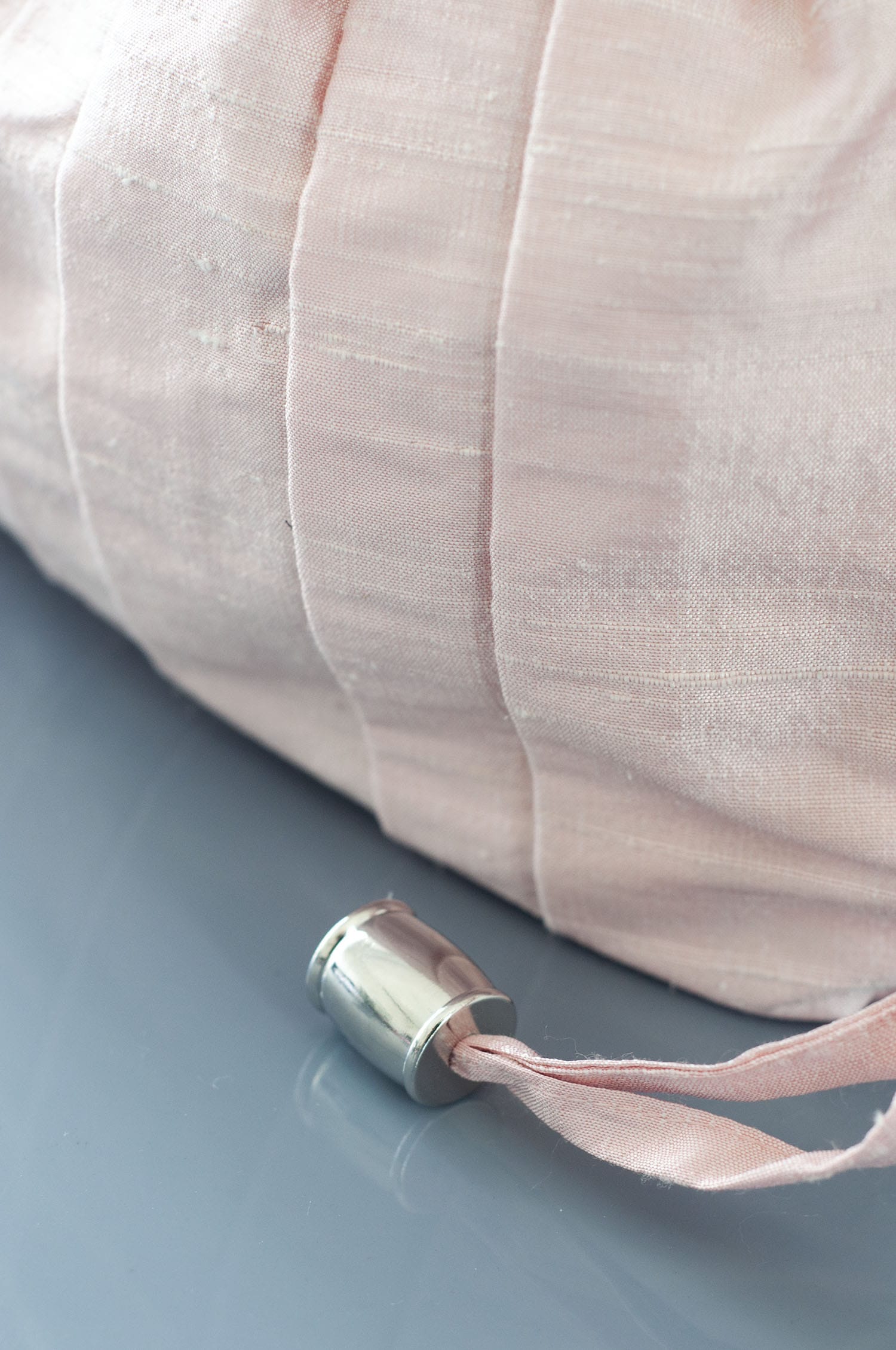 Dollis Goods Drawstring bag Occasion Bag in Baby Pink
