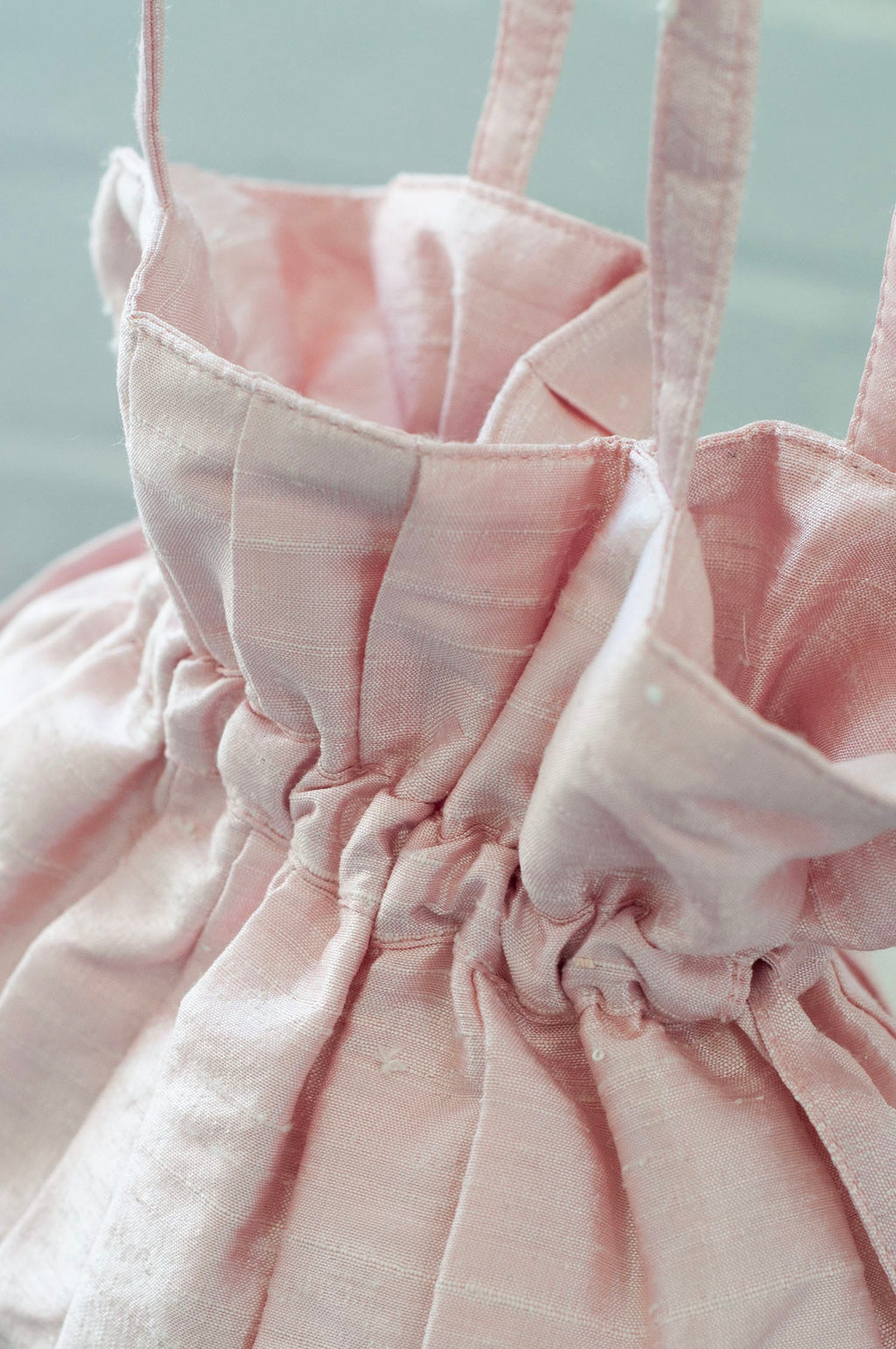 Dollis Goods Drawstring bag Occasion Bag in Baby Pink