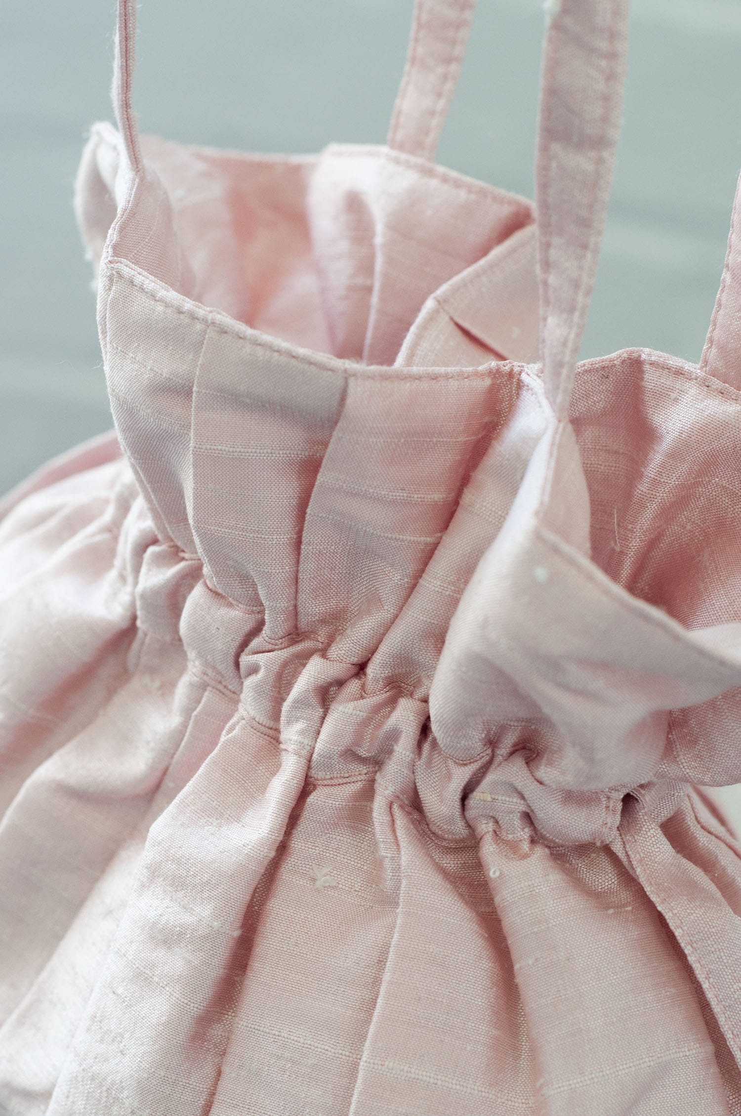 Dollis Goods Drawstring bag Occasion Bag in Baby Pink
