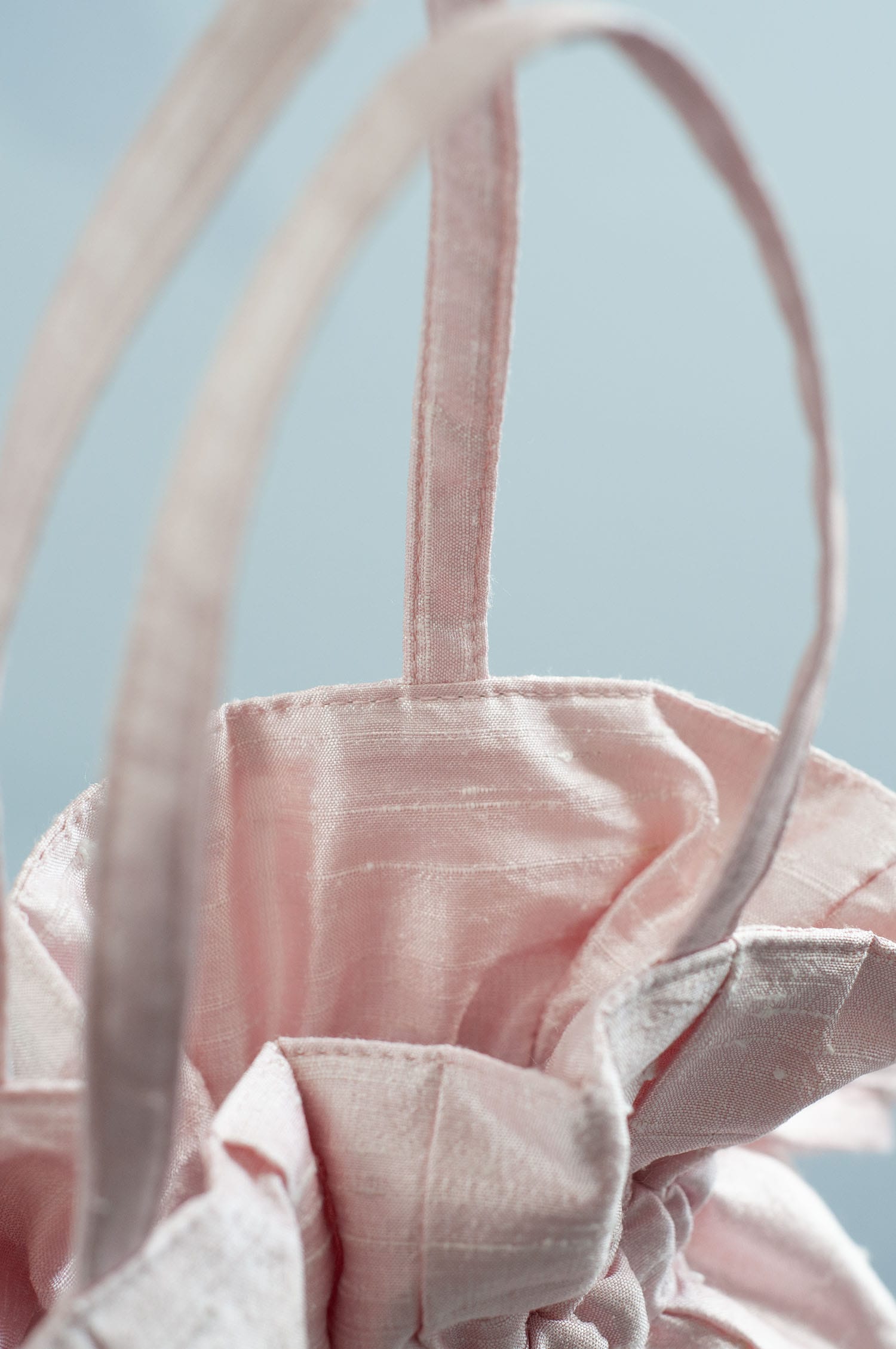 Dollis Goods Drawstring bag Occasion Bag in Baby Pink