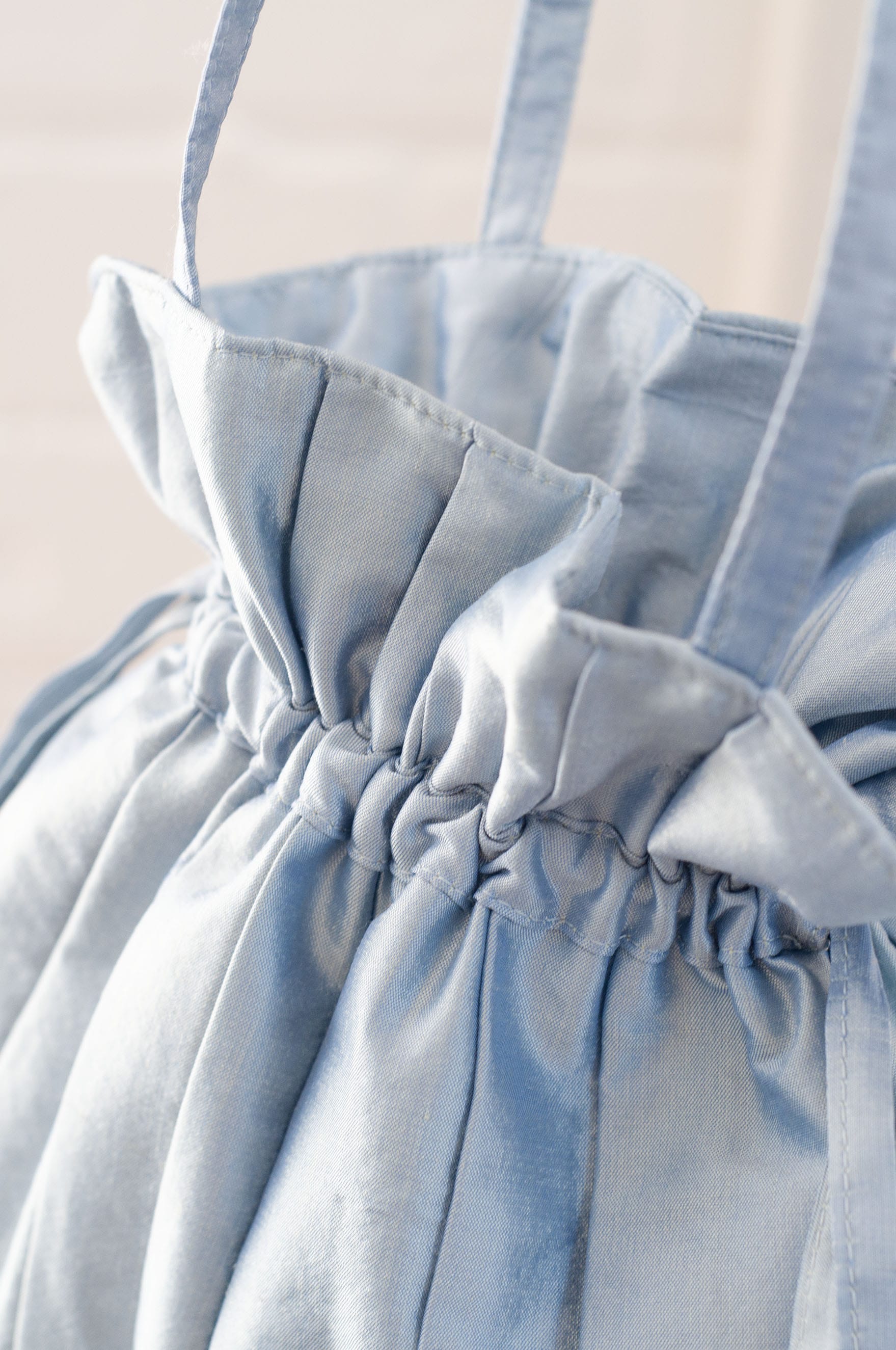 Dollis Goods Drawstring bag Occasion Bag in Blue