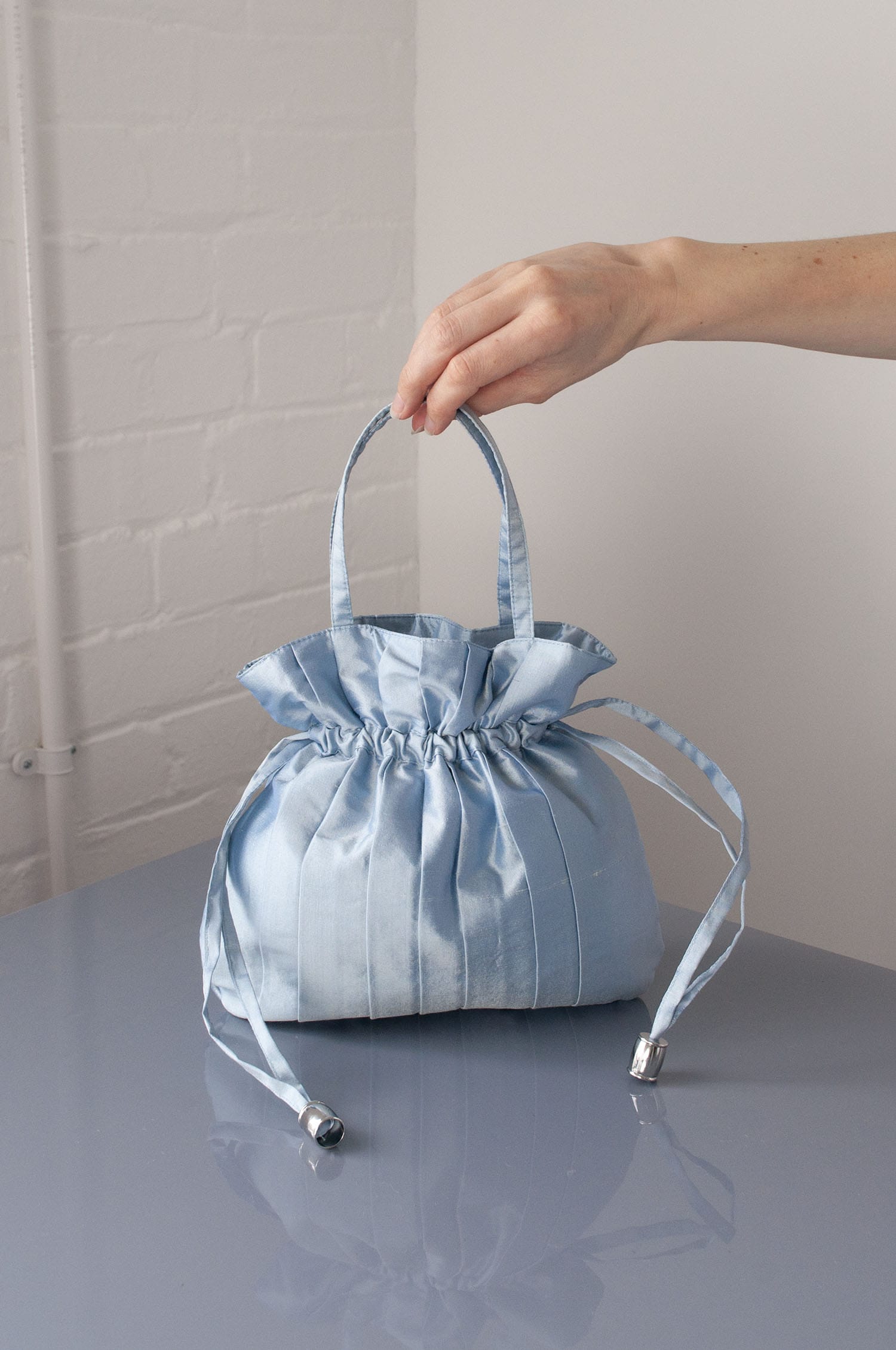 Dollis Goods Drawstring bag Occasion Bag in Blue