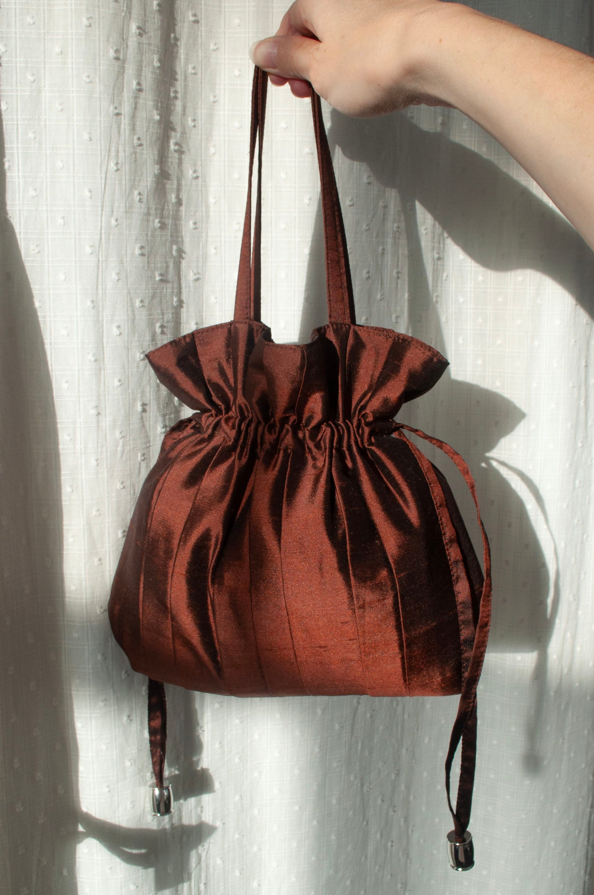 Dollis Goods Drawstring bag Occasion Bag in Cocolate Brown