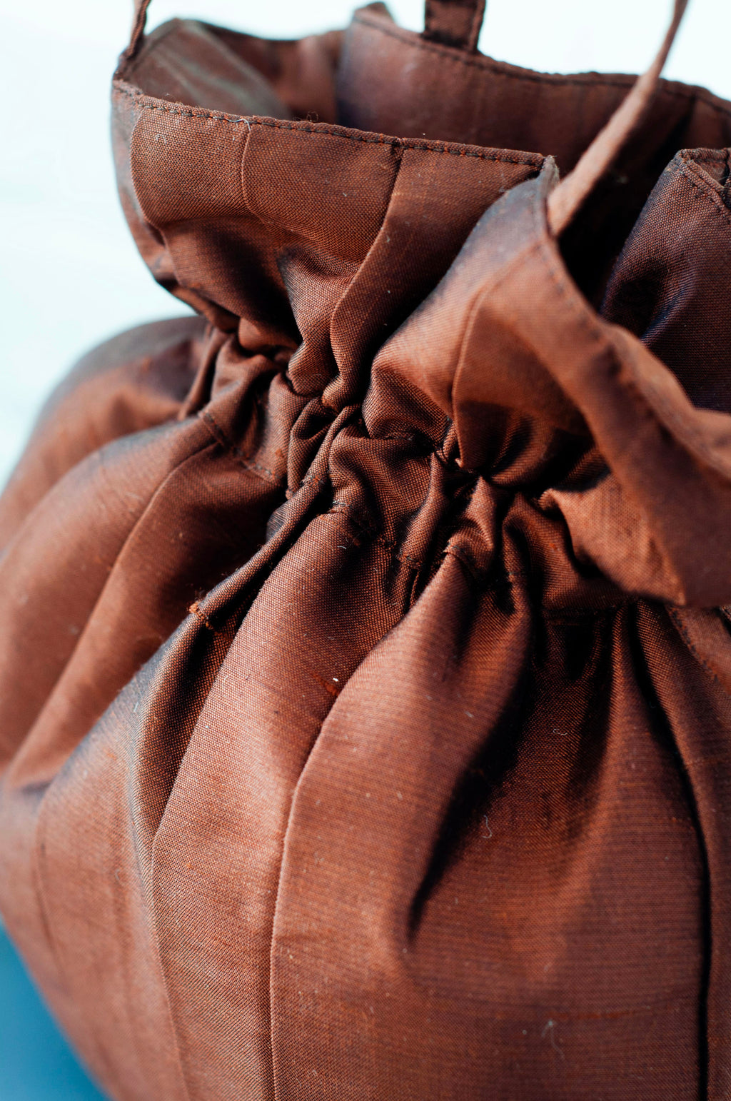 Dollis Goods Drawstring bag Occasion Bag in Cocolate Brown