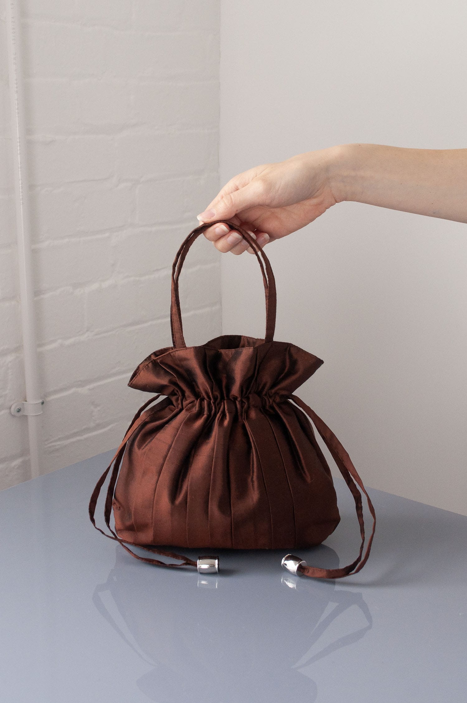 Dollis Goods Drawstring bag Occasion Bag in Cocolate Brown