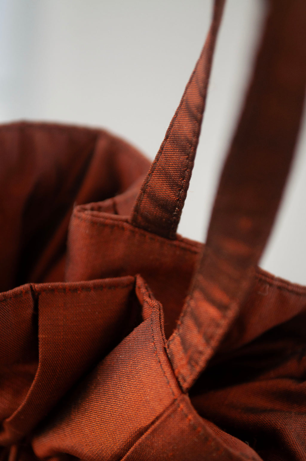Dollis Goods Drawstring bag Occasion Bag in Cocolate Brown