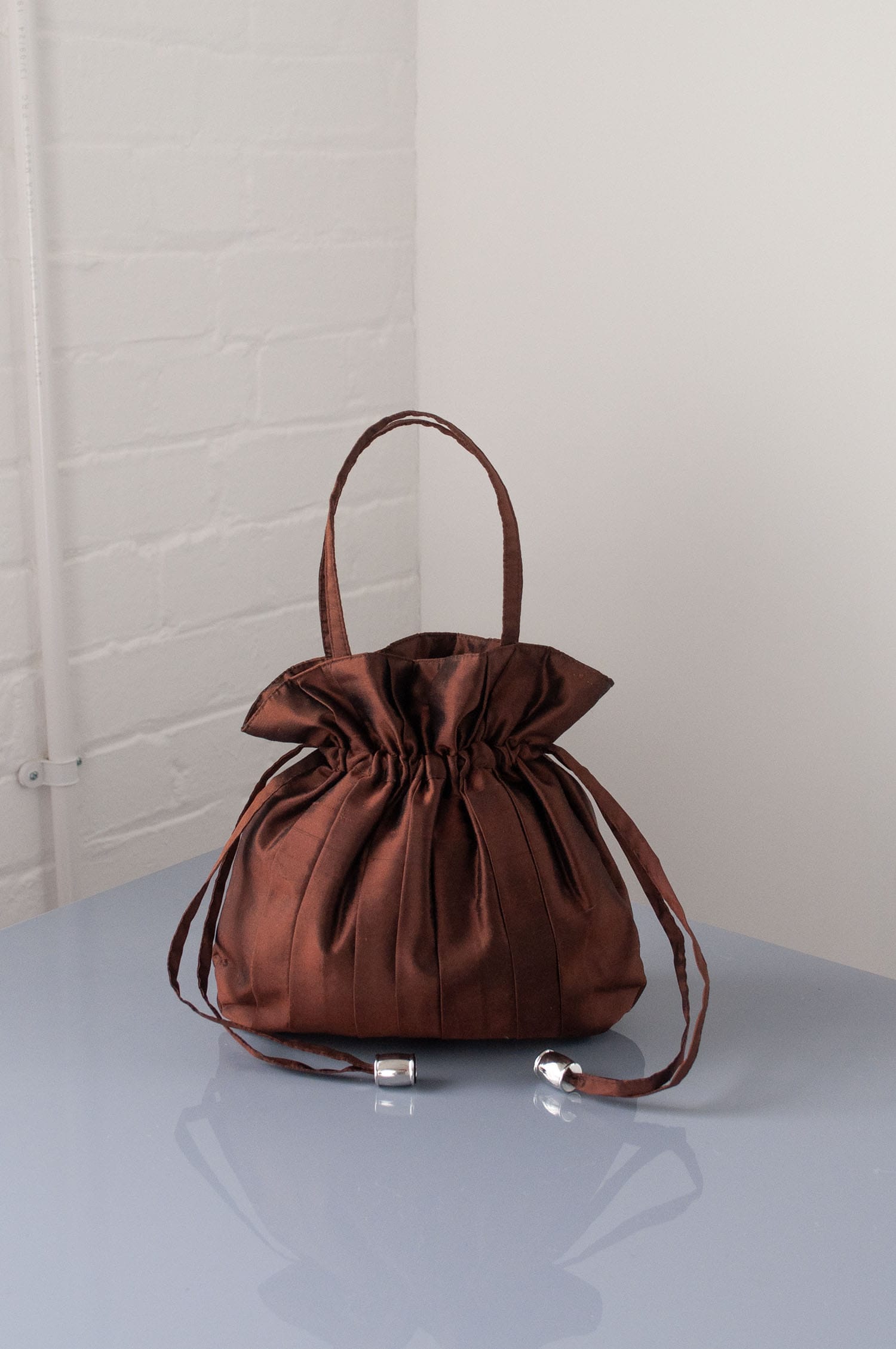 Dollis Goods Drawstring bag Occasion Bag in Cocolate Brown