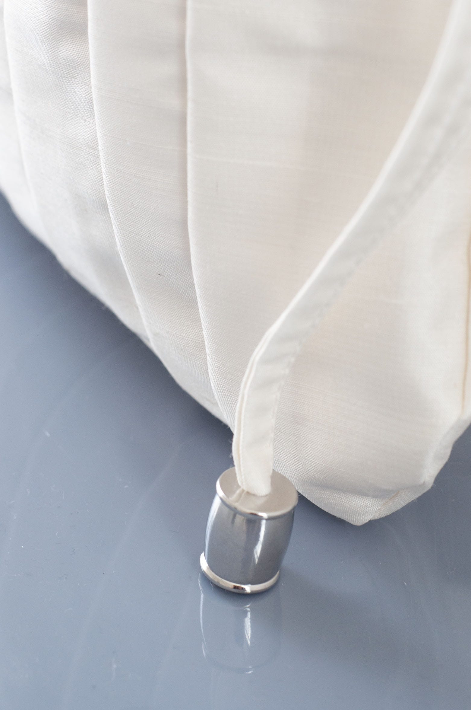 Dollis Goods Drawstring bag Occasion Bag in Ivory