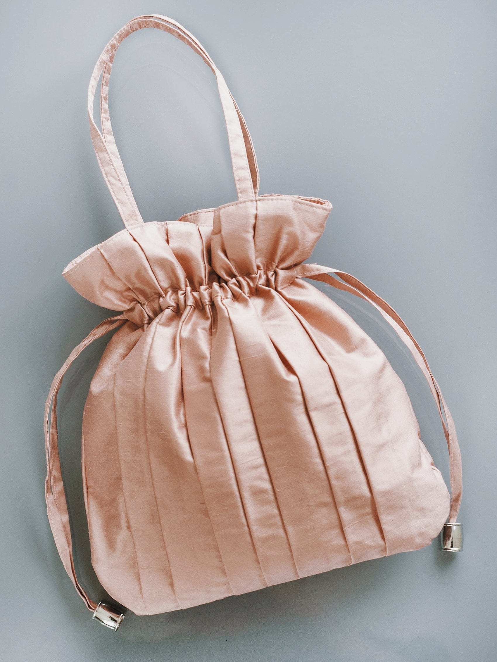 Dollis Goods Drawstring bag Occasion Bag in Pink