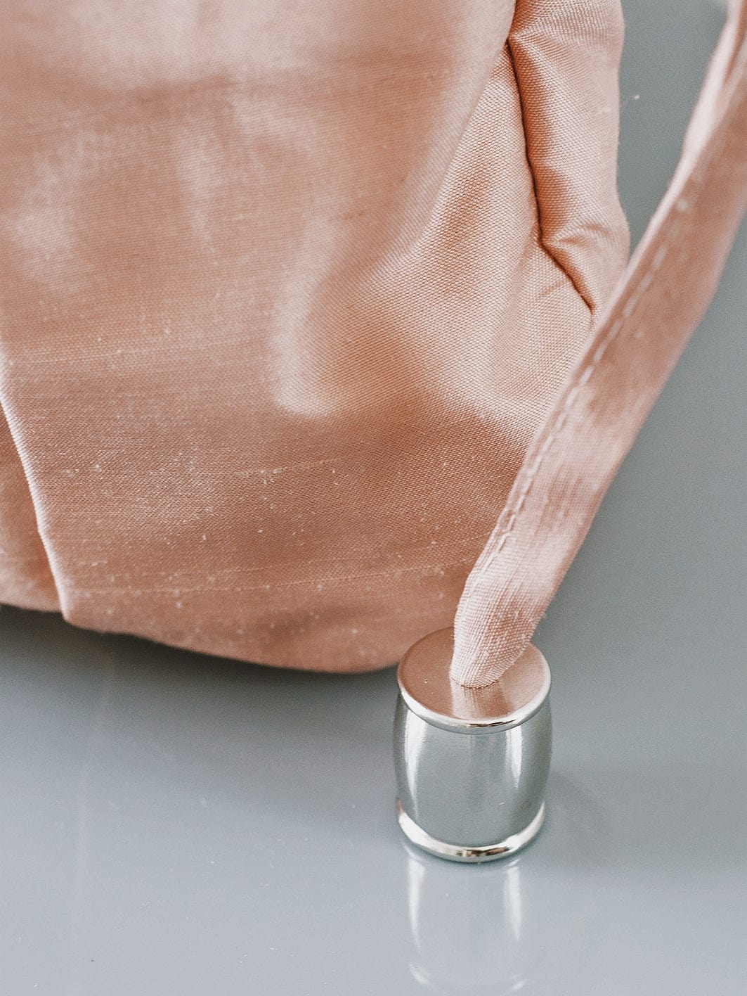 Dollis Goods Drawstring bag Occasion Bag in Pink